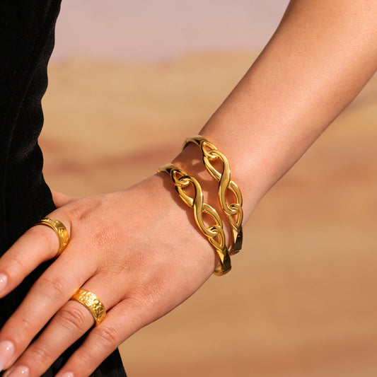 Infinity Bangle Bracelet in gold – unbroken symbolic loop