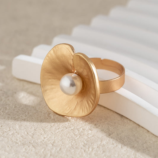 Playful elegant lotus ring with pearl – Orlaya Jewellery