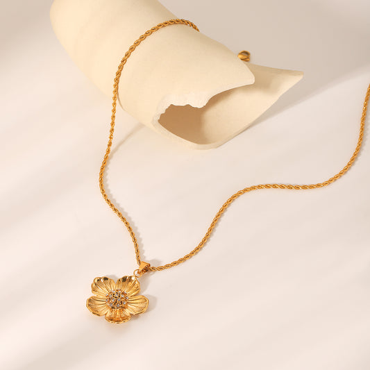 Floral gold-plated pendant necklace with delicate chain