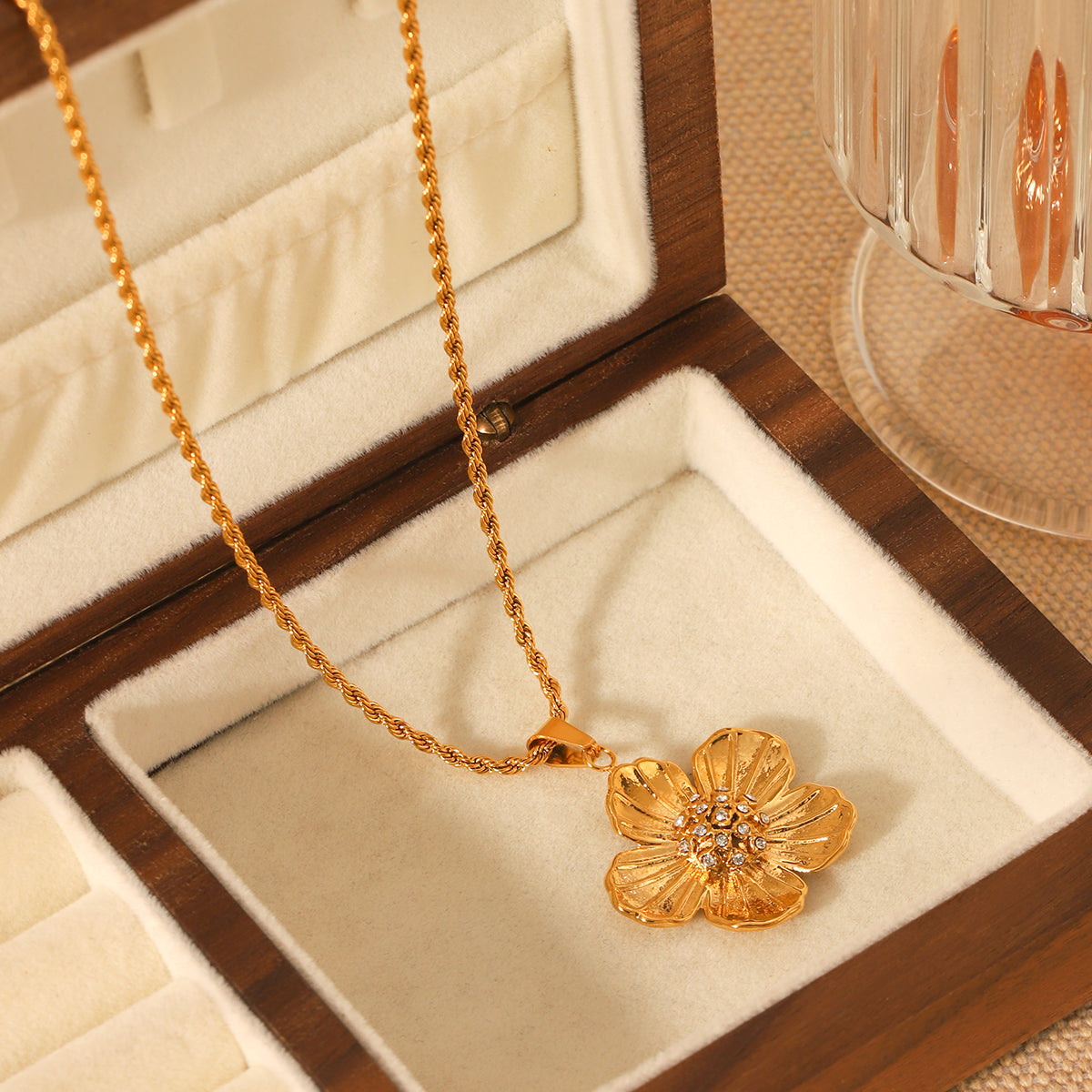 Botanical-inspired gold flower necklace — Orlaya Jewellery